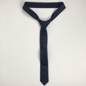 Elegance Blue Dotted Skinny Neck Tie